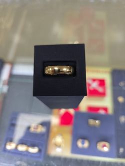 Men's plain gold wedding band