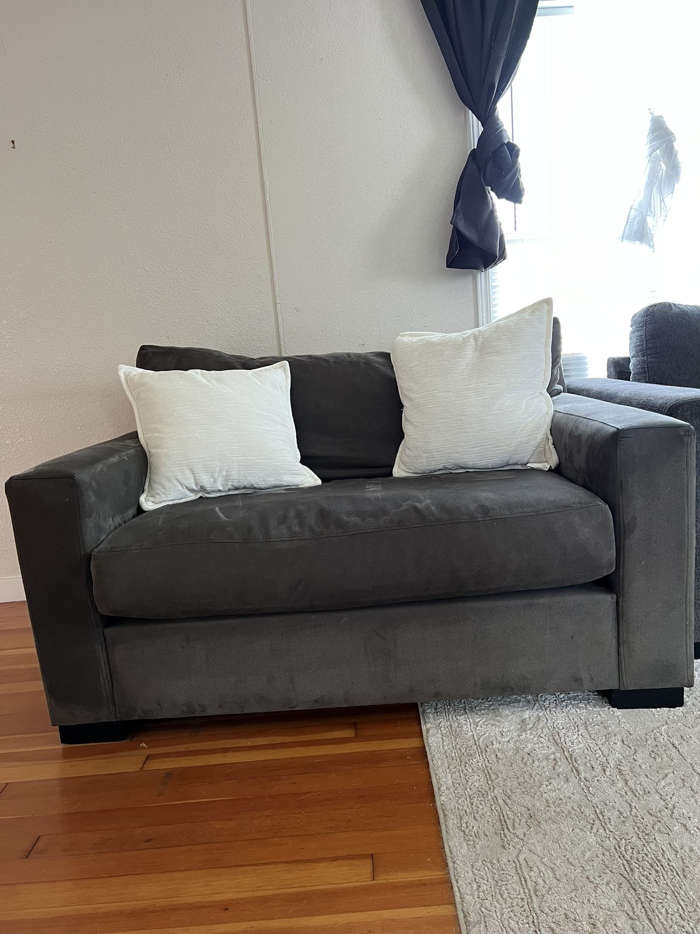 Couch / Loveseat