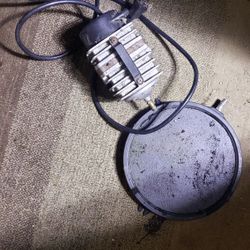 Air Pump W/ Large Disc Air Stone 