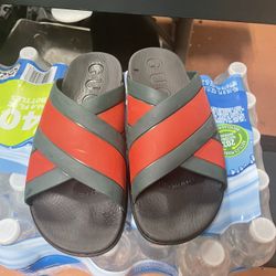 Authentic GUCCI slides Size 8
