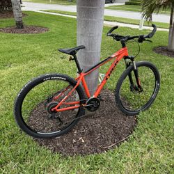 Trek XCALIBER 6 Mountain Bike