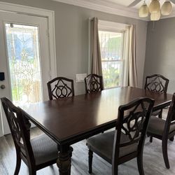 Brown Dinning Table With Chair 