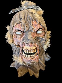 Wicked scarecrow and light up ghostface mask