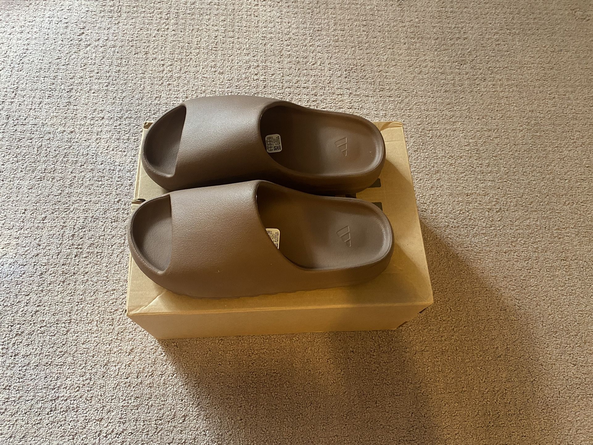 Yeezy Slides Flax Brown