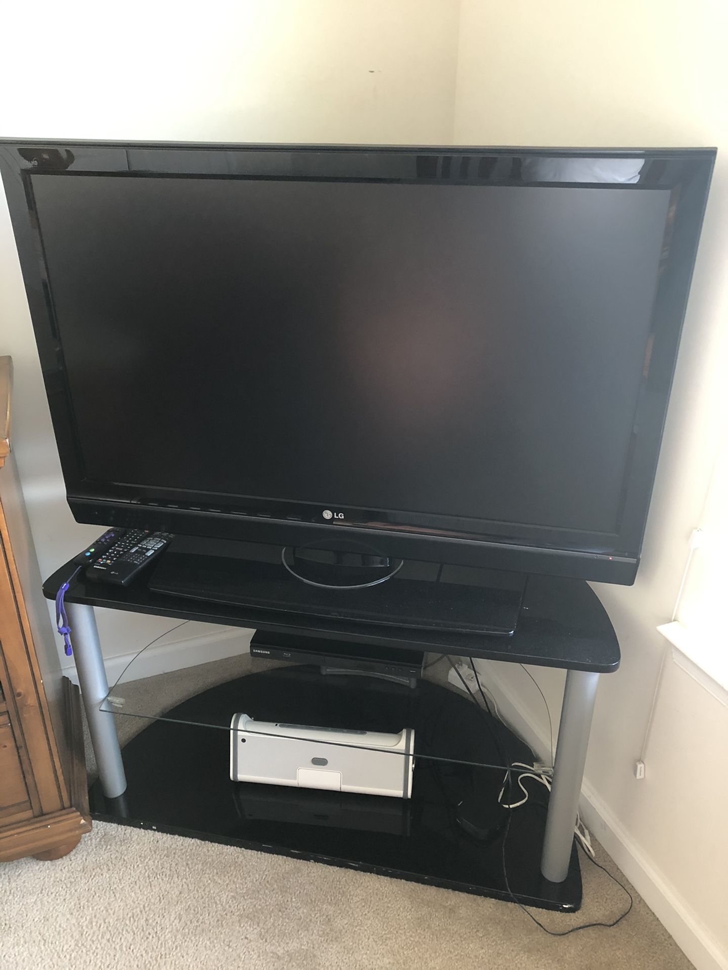 LG TV 42 inch tv with TV stand /Samsung blue ray player