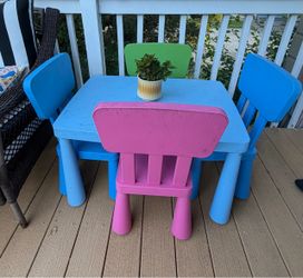 Kids table with chairs