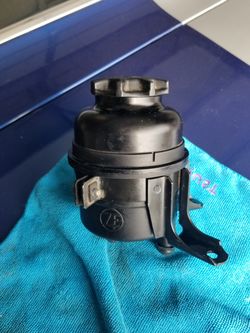 Power steering reservoir