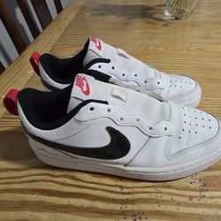 Nike Court Borough Low 2  size 5Y