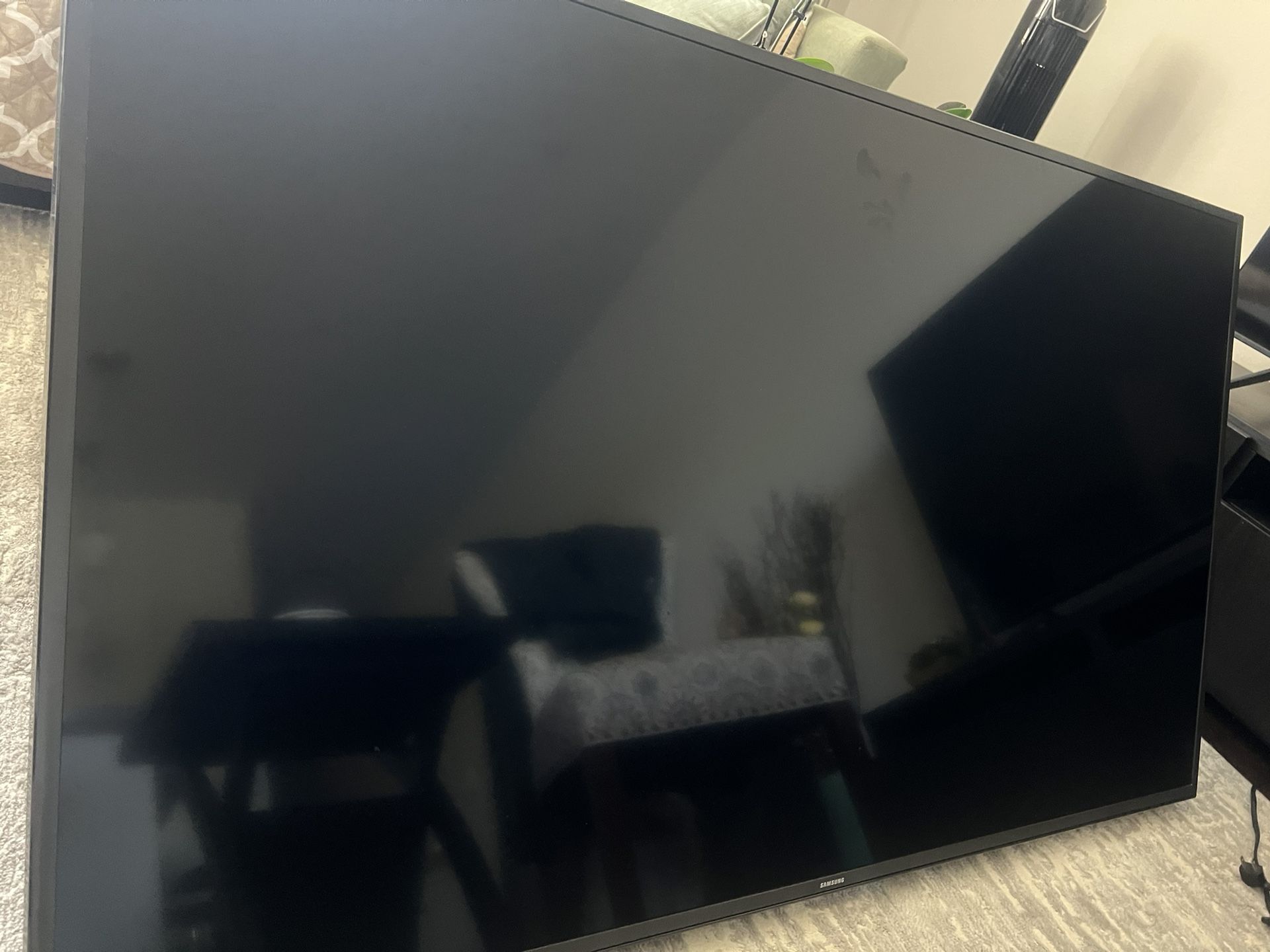 📺 Samsung 58” LED Smart TV - Wall Mount Ready! 💰 Price: $160 OBO