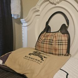 Authentic Burberry Purse Size M Offert Rasonable