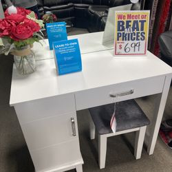 Lovely Vanity ✨ Easy Financing Options 😎 Free Delivery 🚚 