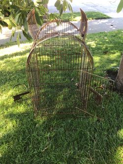 Large bird house 🏡 great for a make over job $25 Obo south La 90043