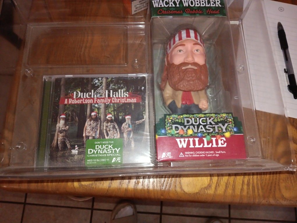Willie Bobble Head Gift Set Never Opened 
