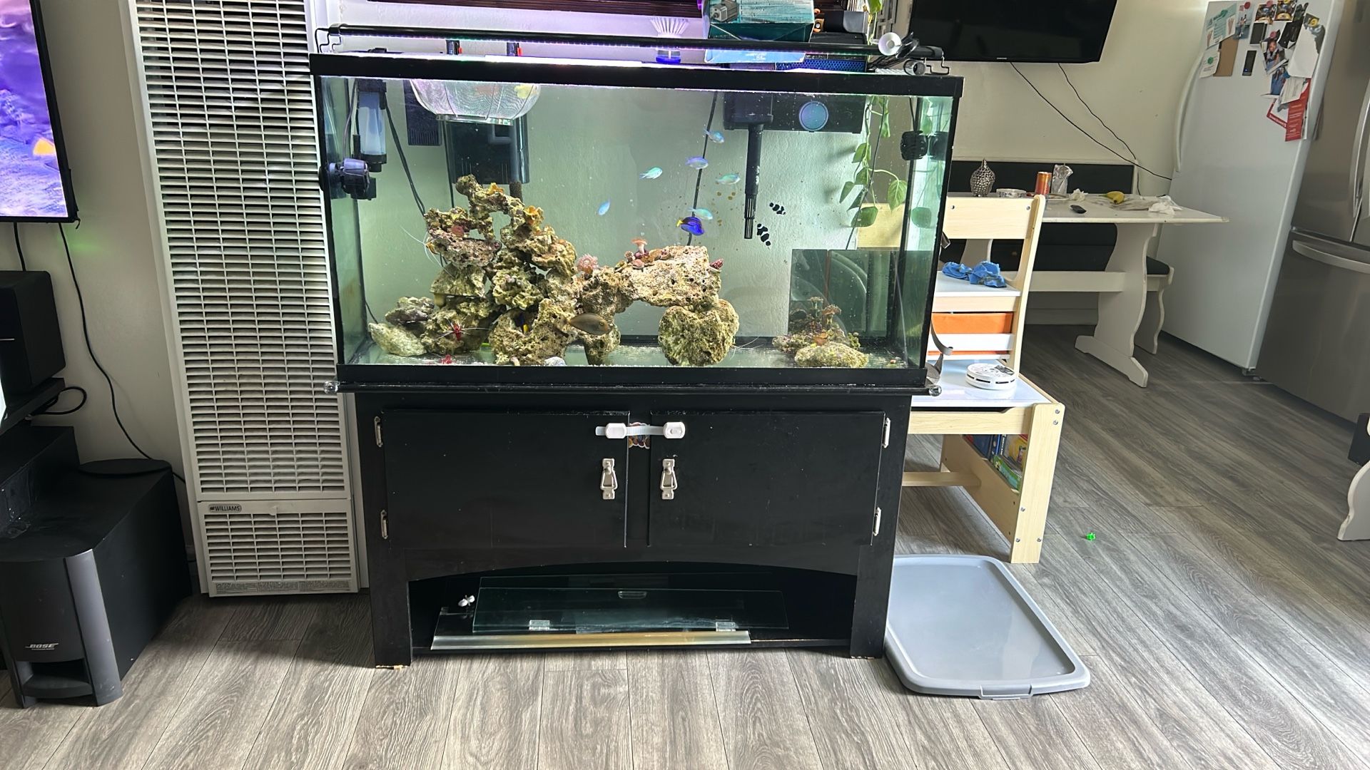 55-60 gal Fish Tank and stand. Comes With light,Filter and Heater!