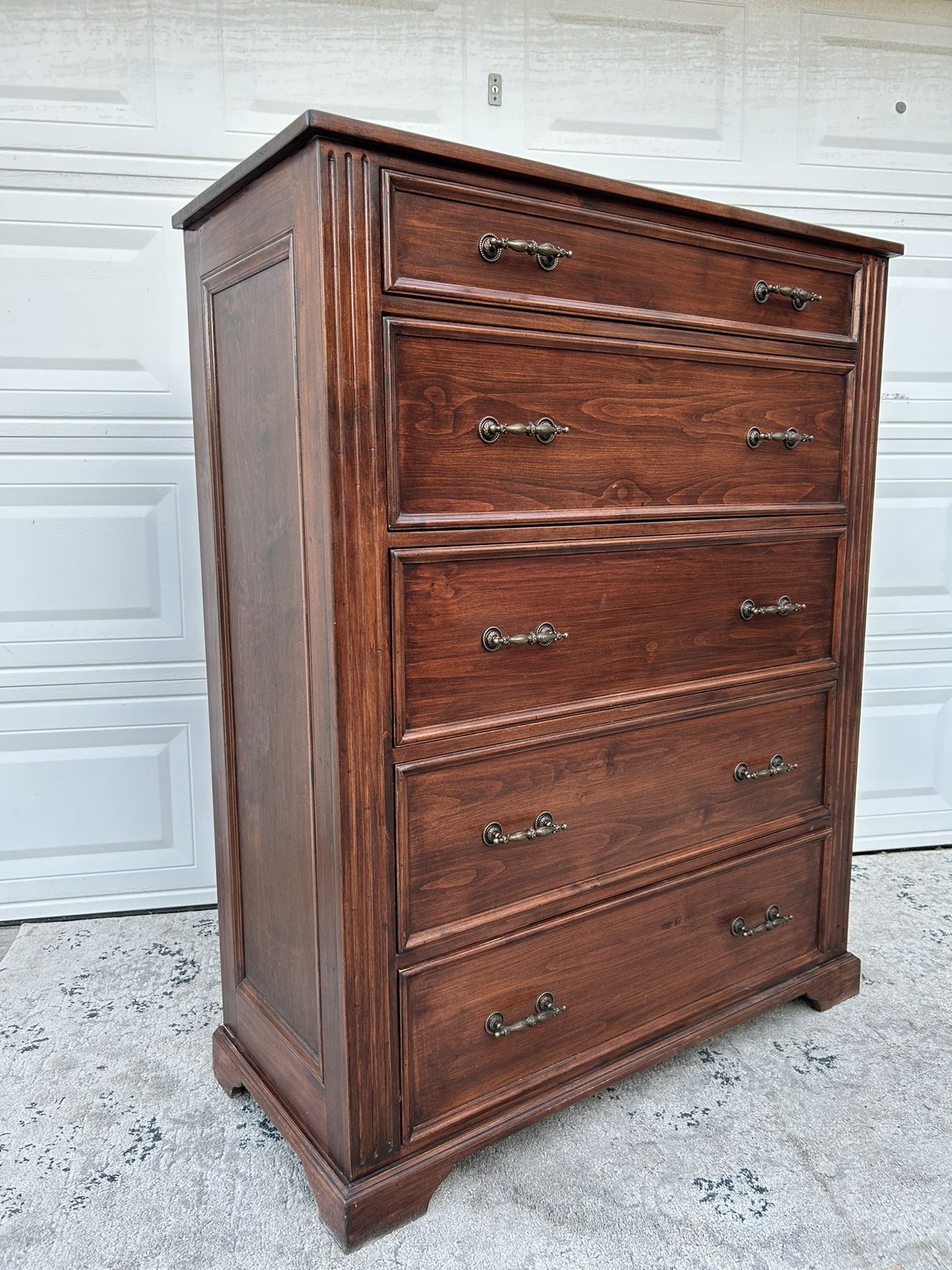 Dresser/Chest Of Drawers/Solid Wood