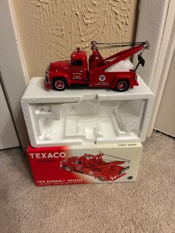 First Gear Texaco 1955 Diamond-T Wrecker 1:34 Die-Cast