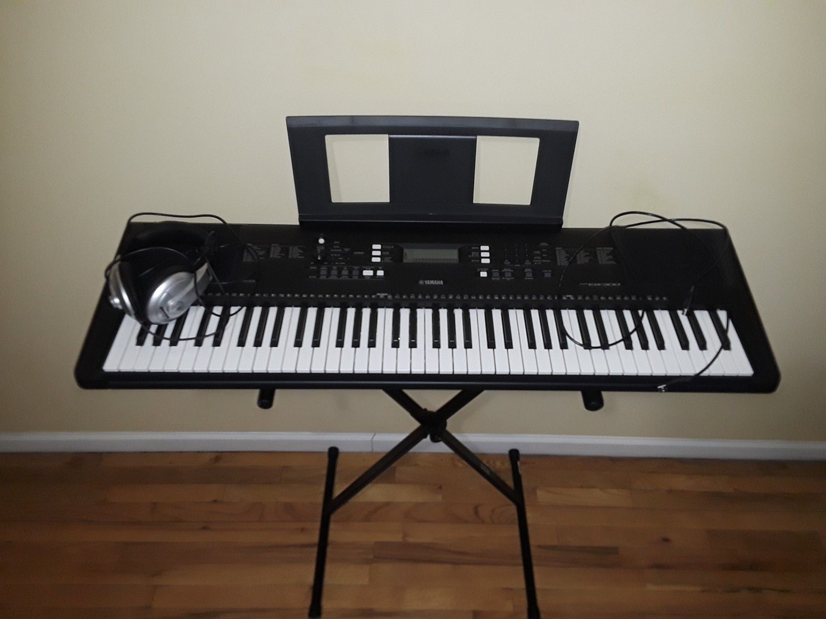 Piano- keyboard YAMAHA EW- 300