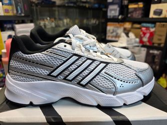 Adidas technochaos 2000 Men's Running Shoe - Size 7.5 - Brand New In Box