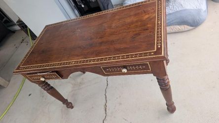 Vintage wooden side/end table