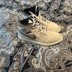 Jordan 1’s Khaki Suede Size 8.5 Men’s 