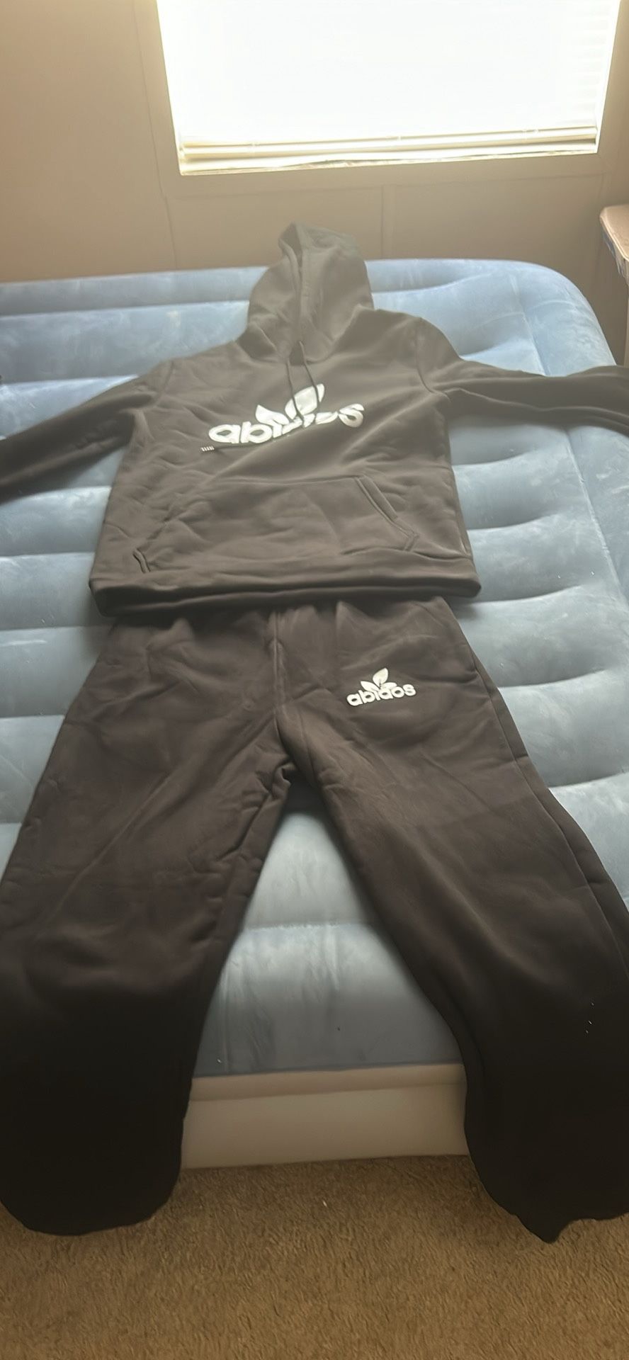 Women’s Abiaos Sweat Suit (Hoodie/Pants). Size Sm. 