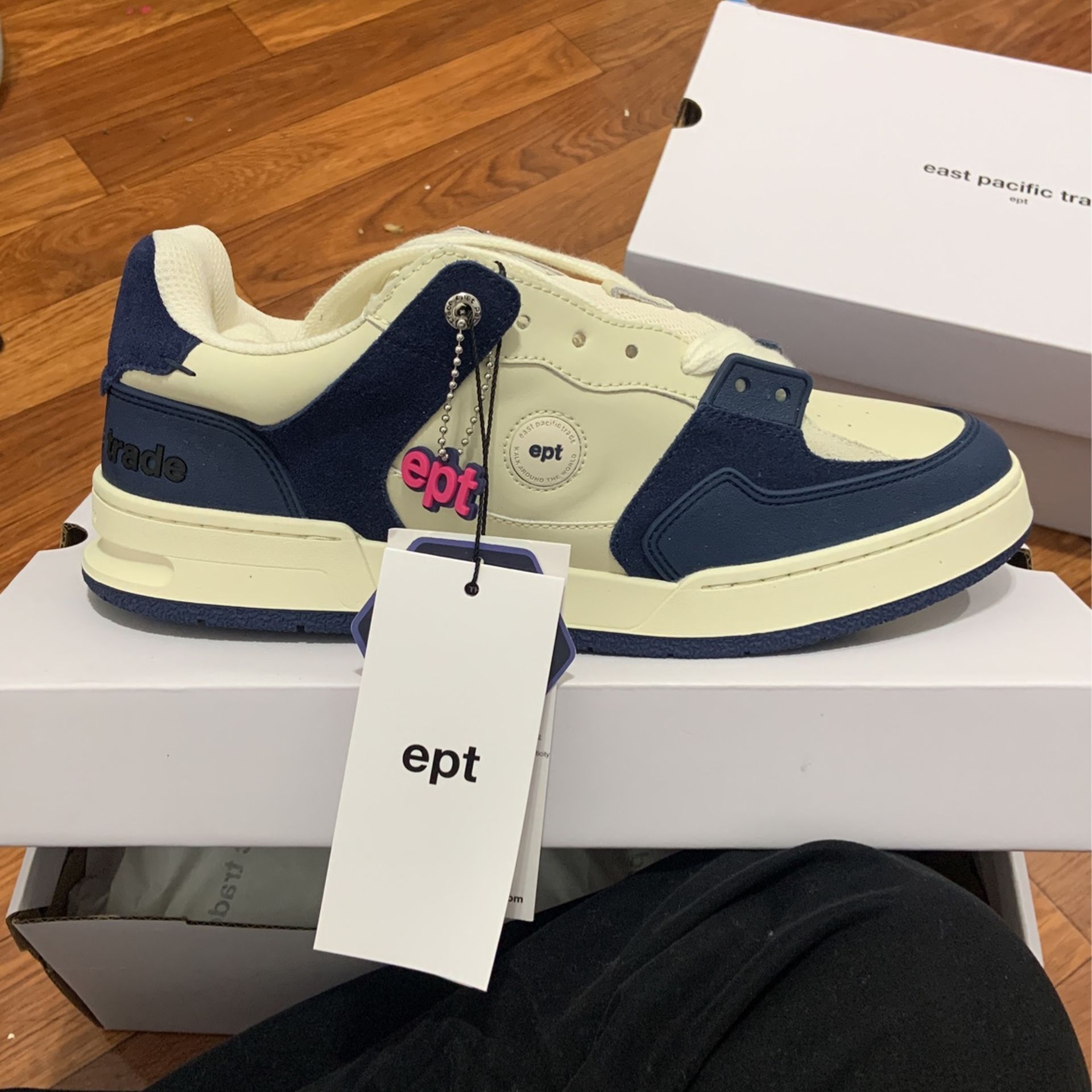 East Pacific Trade Tofu/Navy Blue Fat Tongue Shoes
