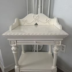 White Nightstand - Rooms To Go
