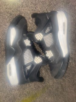QUICK SALE: Air Jordan 4 Retro "White Thunder" - Men's 8.5 / Women's 10