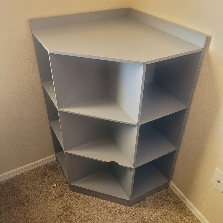 Corner Bookshelf - 39"x27.5"x27.5" (HxWxD)