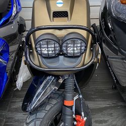 RX Armor 150cc Gas MotorScooter 