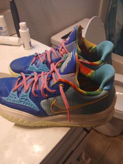 Nike Kyrie 4 keep sue fresh Size9.5
