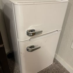 Retro Mini Refrigerator W/Freezer