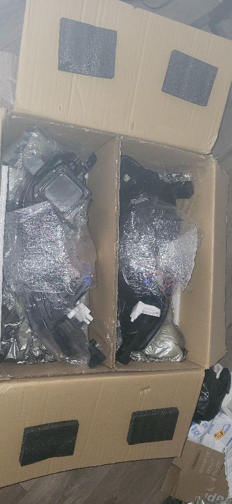 2018 Nissan Sentra Headlights with Daytime Running Lights w/ integrated turn signal