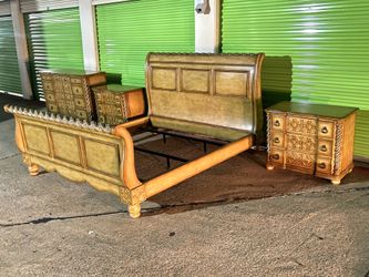 Free Delivery - Beautiful King Size Bedroom Set