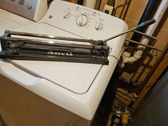 Anvil tile cutter