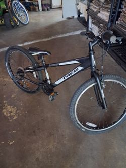 TREK BICYCLE GREAT CONDITION READY TO RIDE SIZE 24