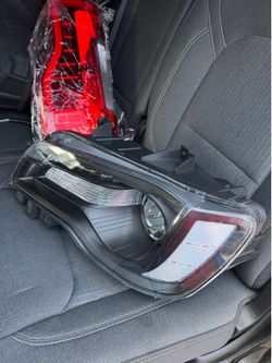 2015-2023 chrysler 300 headlight