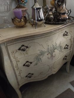 VINTAGE BOMBE' CHEST PALE BUTTERSCOTCH YELLOW