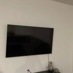 32 Inch Hisense TV