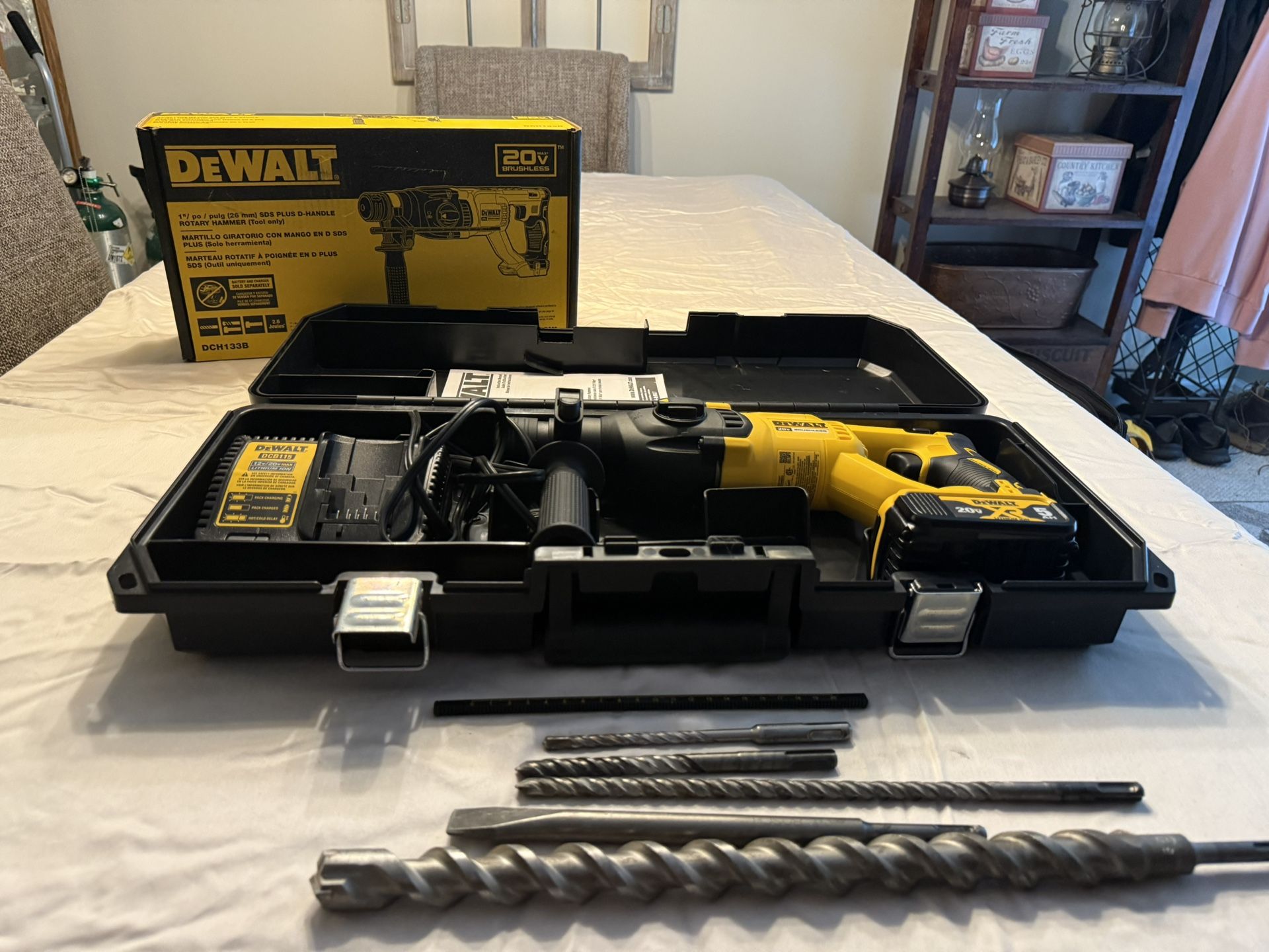 DeWalt Cordless Hammer Drill Kit With 5AH Battery And Charger