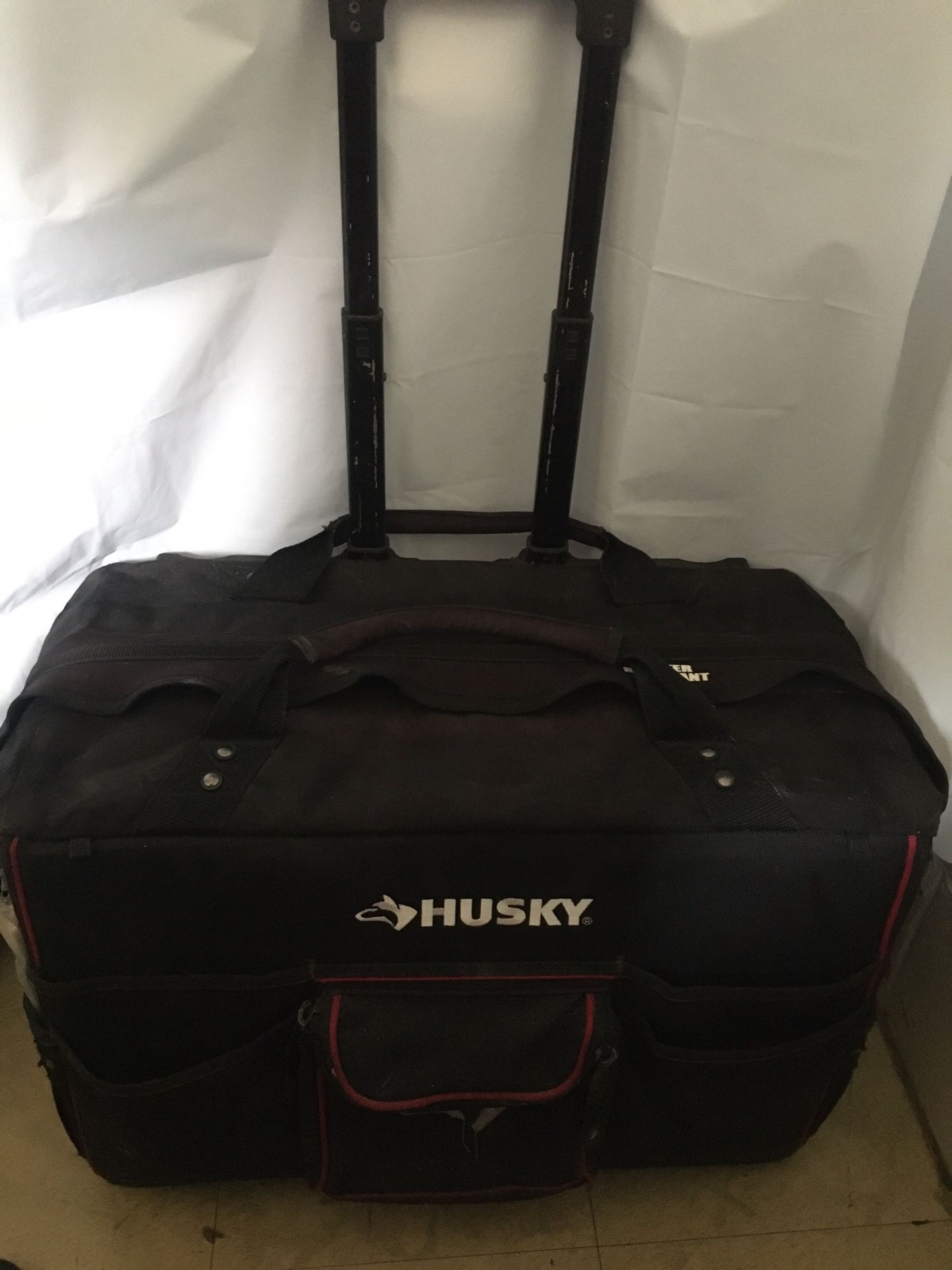 Husky’s roller tool bag