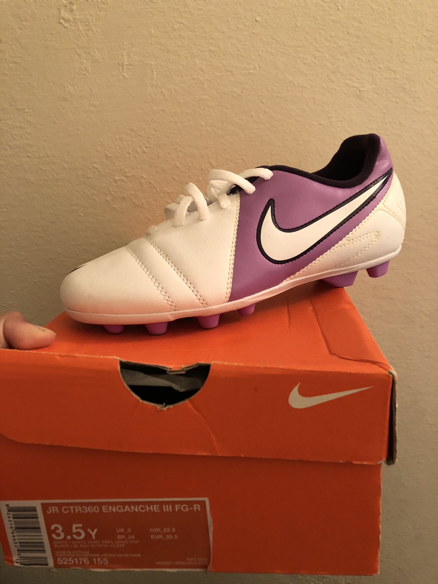 NIKE SOCCER CLEATS