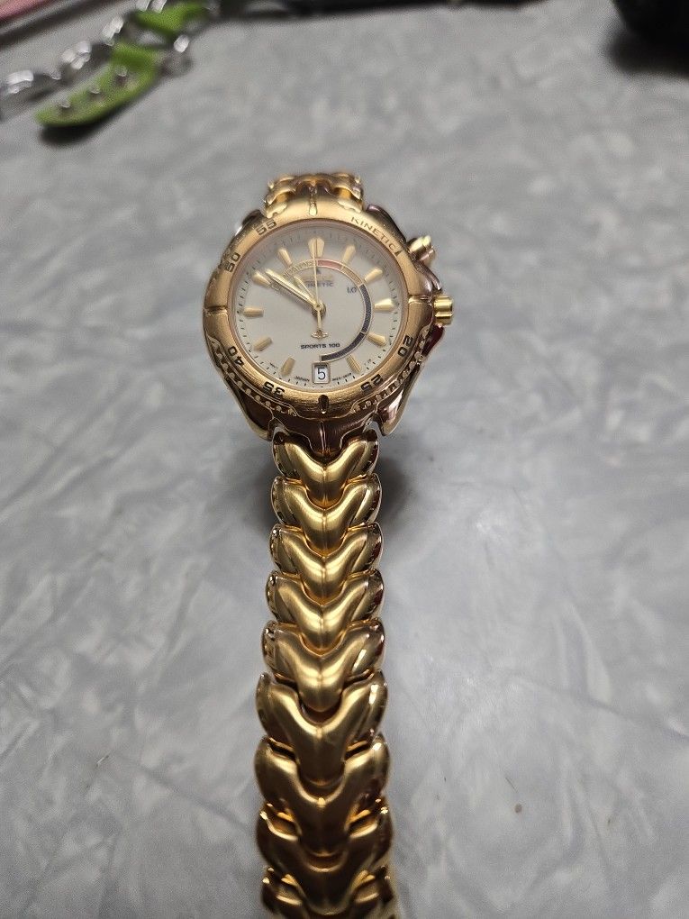 Seiko Kinetic Woman Sports Watch