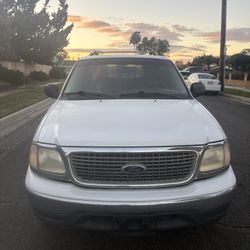 Ford Expedition XLT (w/3rd row) (Great for family, camping)