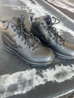Nike Moana, black leather boots men’s size 9 1/2 are worn once