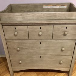 Delta Children’s Farmhouse 3 Drawer Dresser/ Changing Table 