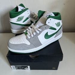 Jordan 1 Mid “Pine Green”