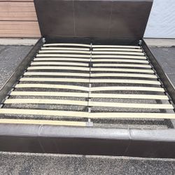 Bed QUEEN Included Mattress 400