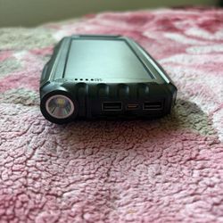 Solar Charger Power Bank 42800mAh, Portable Charger, Solar Power Bank,External Battery Pack 5V3.1A Qc 3.0 Fast Charger Built-in Super Bright Flashligh