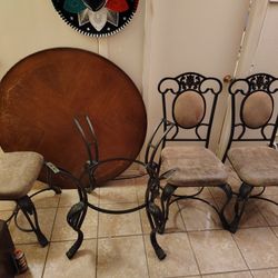 Dinning Table And Three Chairs 